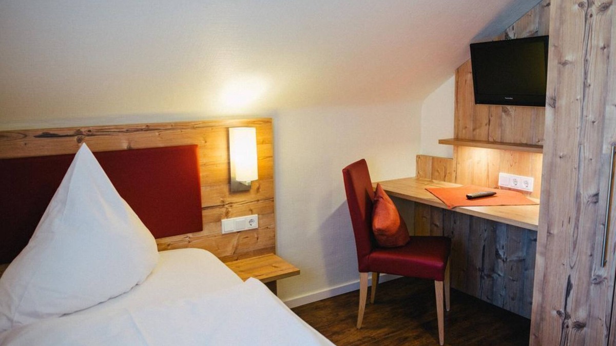 Buchholz House | Standard Single Room - Gasthaus Straw