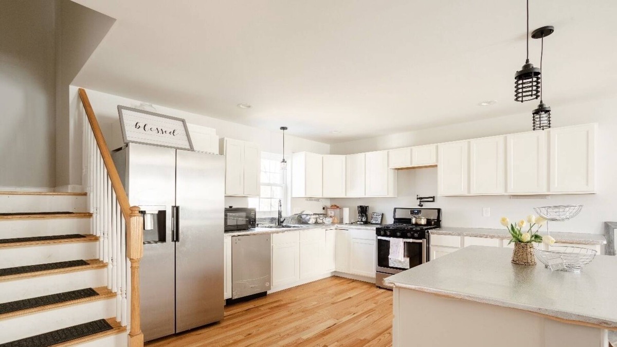 Middletown House | Standard Single Room2 with Shared Bathroom l Dining Patio
