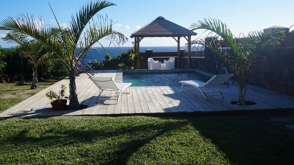 Saint-Pierre De La Reunion House | STANDING VILLA BY THE SEA