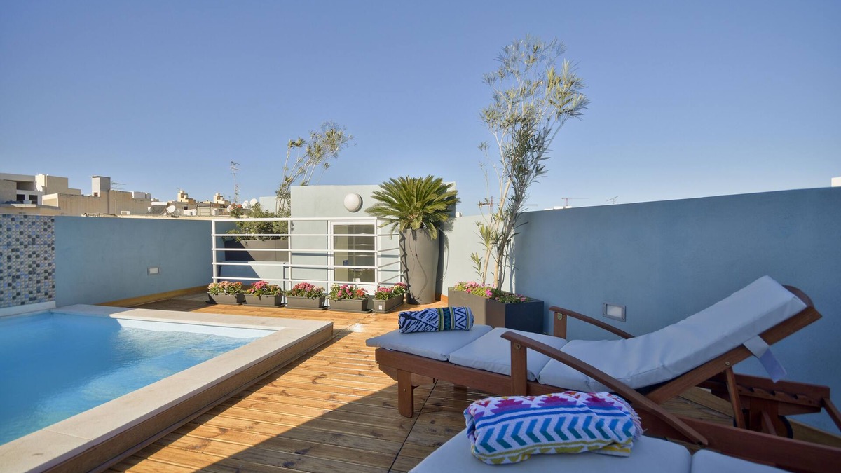 Pieta Apartment | Stanislaus apartment 2 with communal pool near the sea and marina in Msida