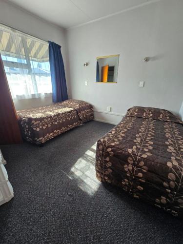 Feilding Hotel | Stanley on Kimbolton