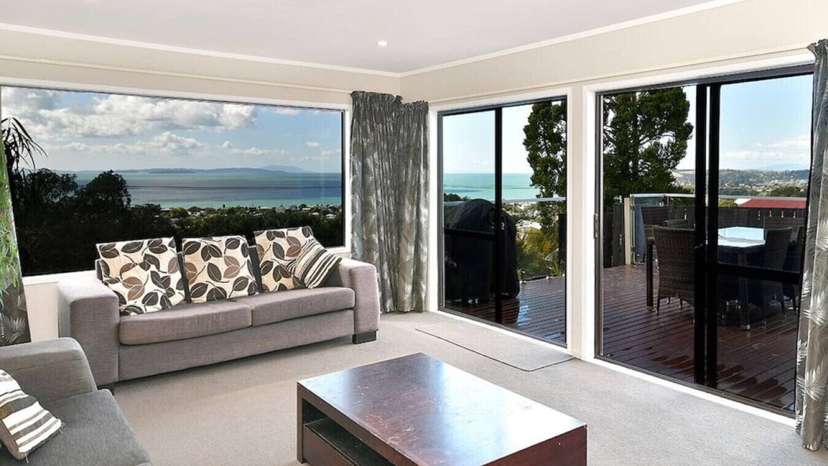 Stanmore Bay House | Stanmore Bay Home with Sea Views