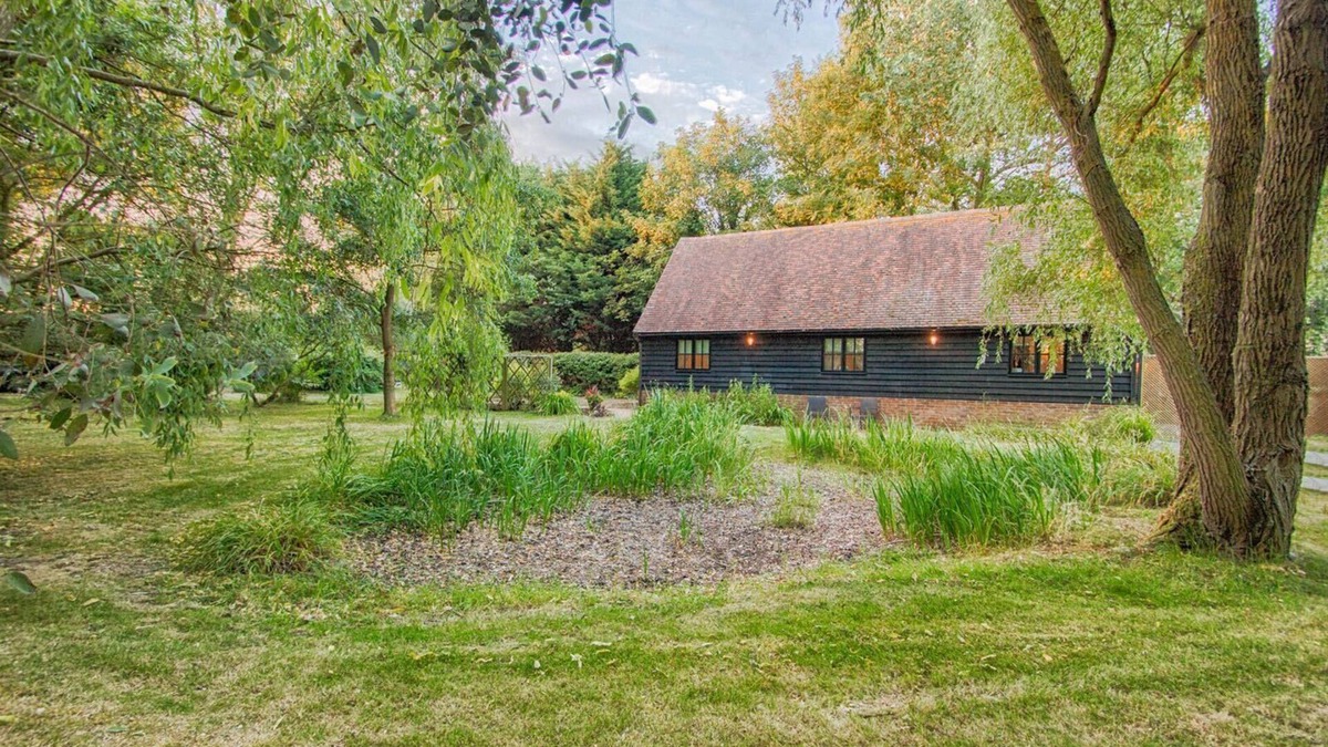 Bishop's Stortford House | Stansted Airport - Beautiful Annexe with Parking