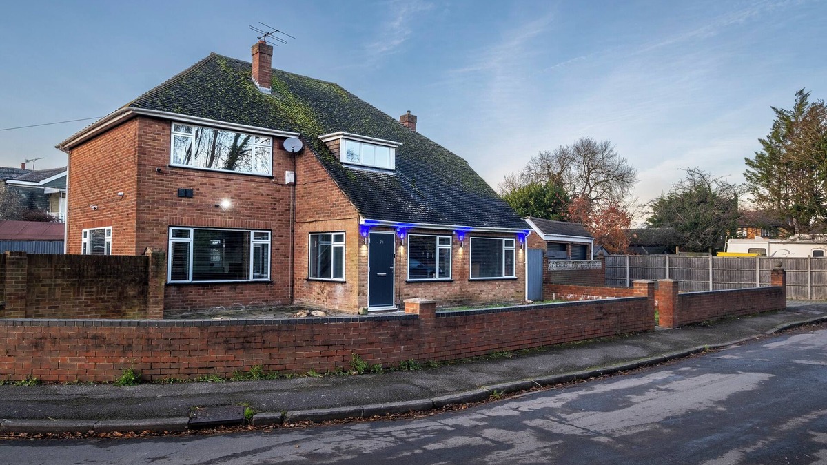 Staines House | Stanwell Moor Haven at Heathrow