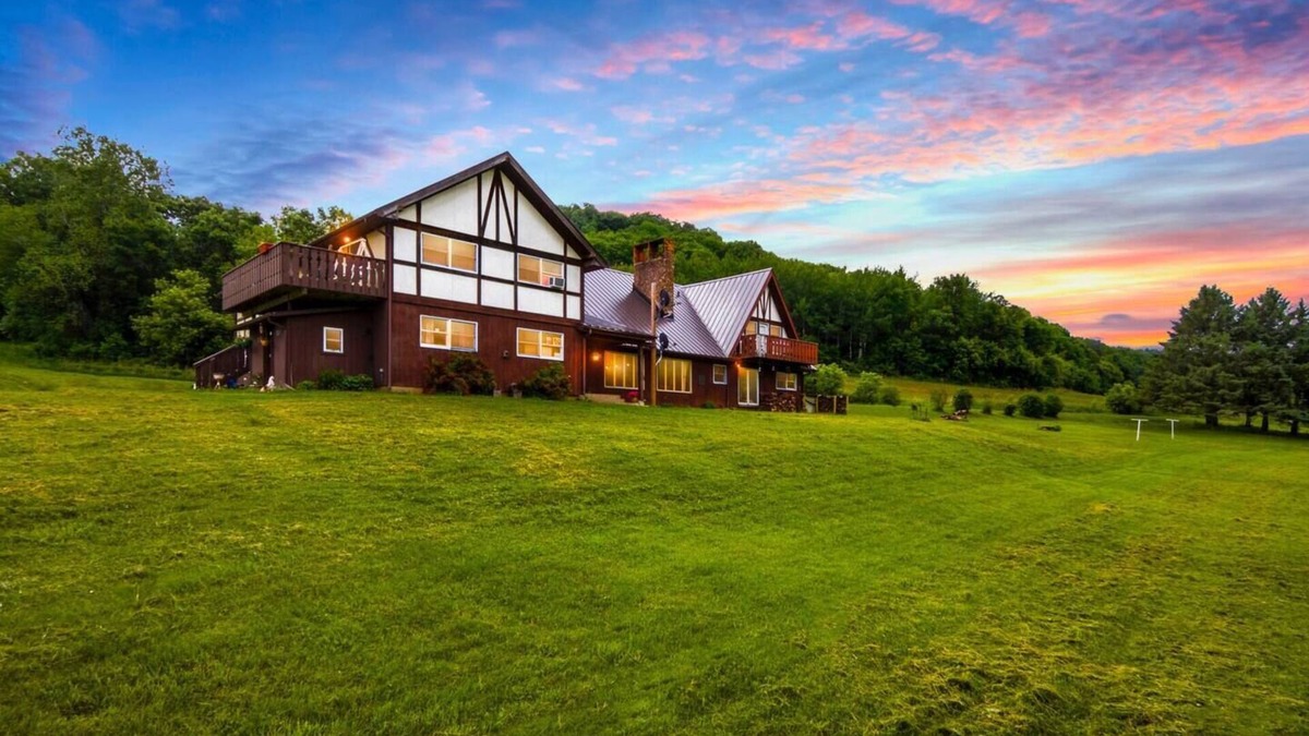 Fountain City Condo | Star Hawk Springs Chateaux - Large 6 Bdrm Retreat