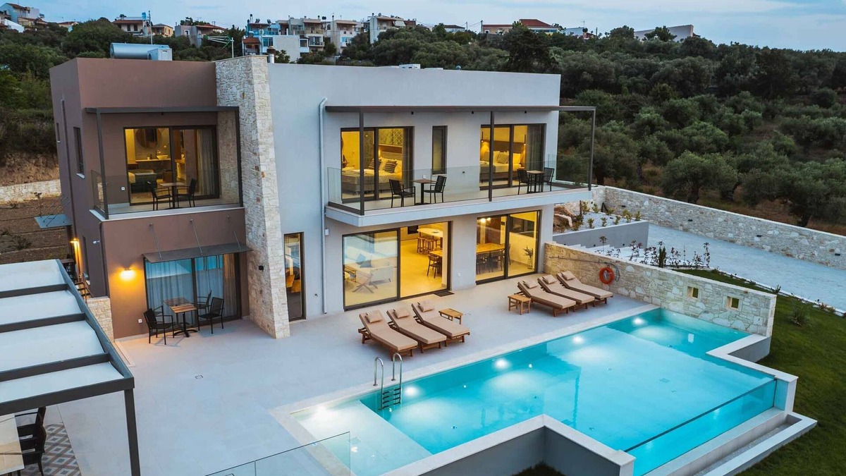 Galatas Villa | Star Luxury Villa Heated* pool, gym & playground