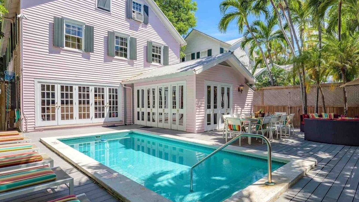 Historic Seaport House | *STAR OF THE SEAPORT @ OLD TOWN* Huge Home & Pool + LAST KEY SERVICES.