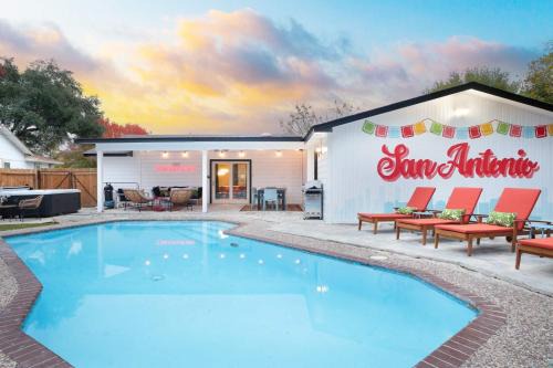 Oakwell Farms House | Starcrest 4 Br Haven Pool Hot Tub Putt Putt Arcade