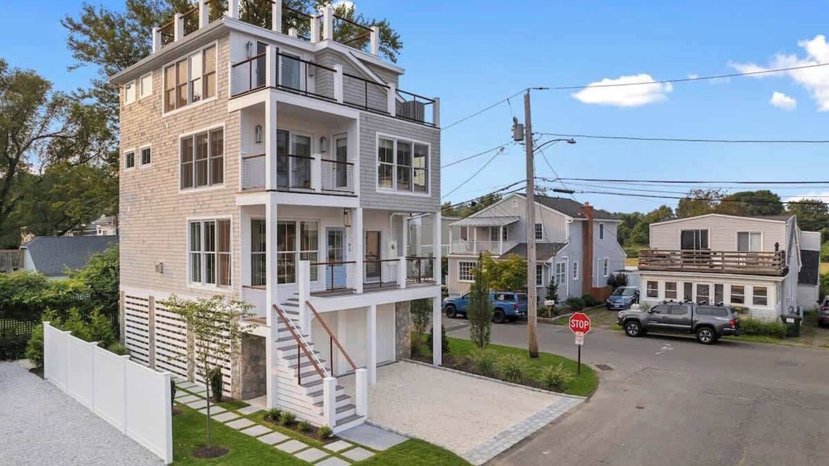 Fairfield House | Stareway to Heaven Su