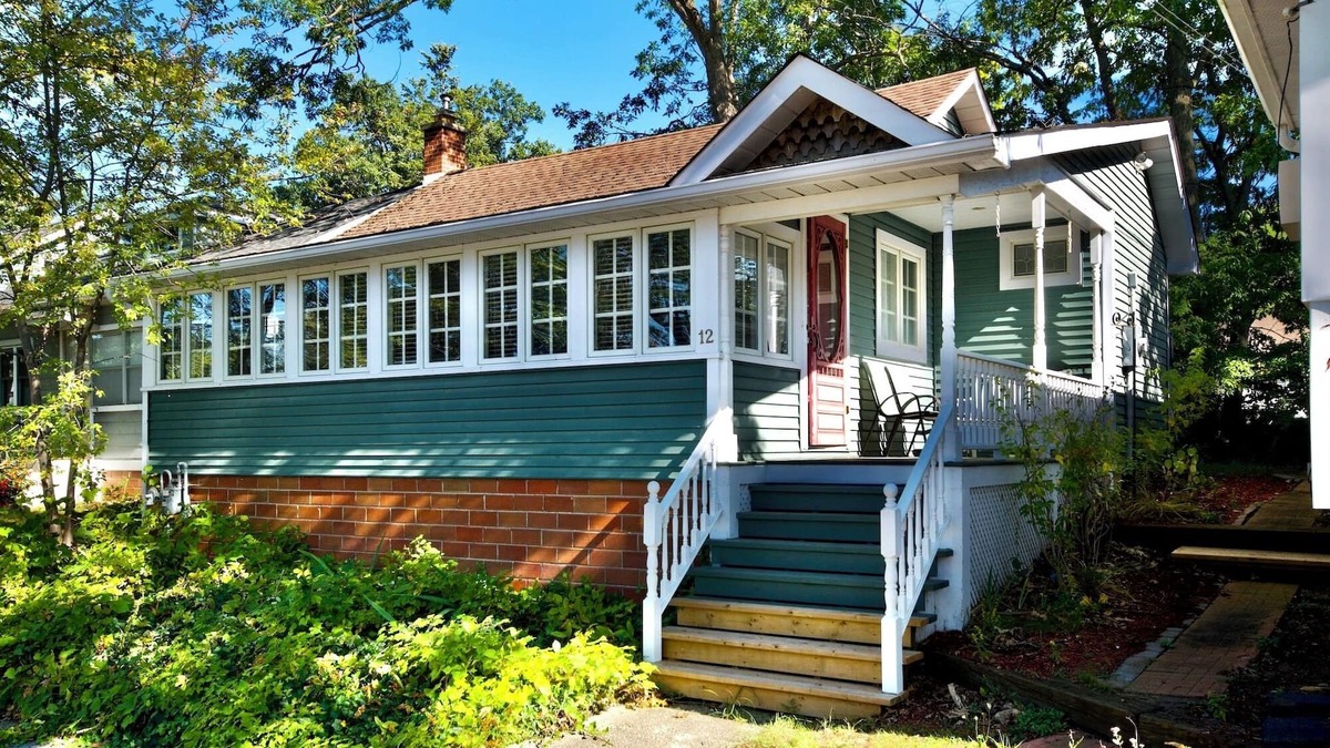 Grand Bend Cottage | Starfish Cottage- Waiting For Your Stay!