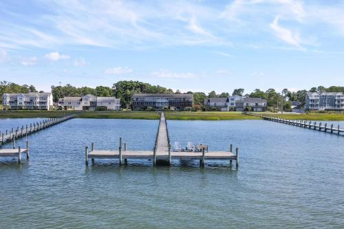 Chincoteague House | Starfish on the Channel - New waterfront townhome with golf cart!