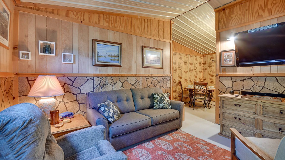 Crowell Cabin | Stargaze, Hike & Kayak: Cabin Near Copper Breaks!