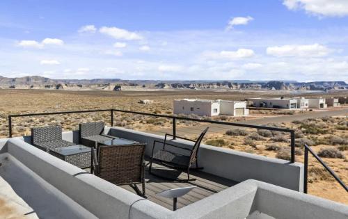 Greenehaven House | Stargazer - Rooftop Deck Hot Tub and Telescope