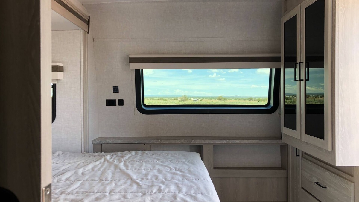 Valle House | Stargazing Luxury Solar RV with mountain views! 30 mins to Grand Canyon.