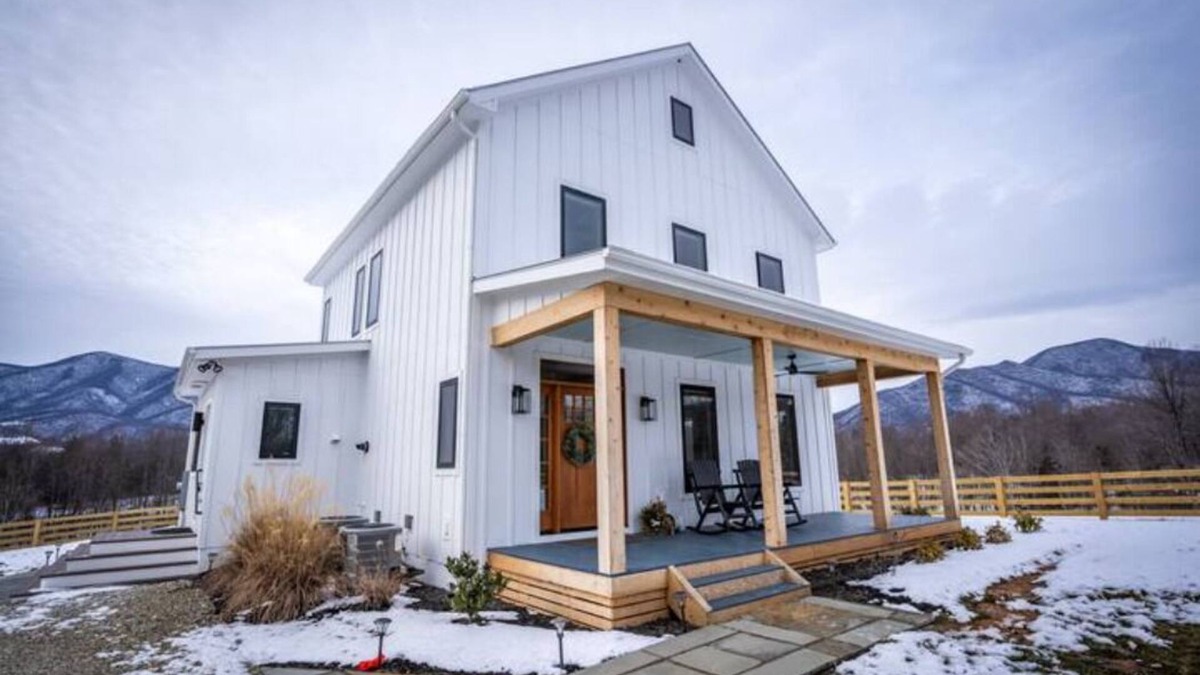 Roseland House | Stargazing on 12 Acres: Hot Tub 55"TV Fire Pit