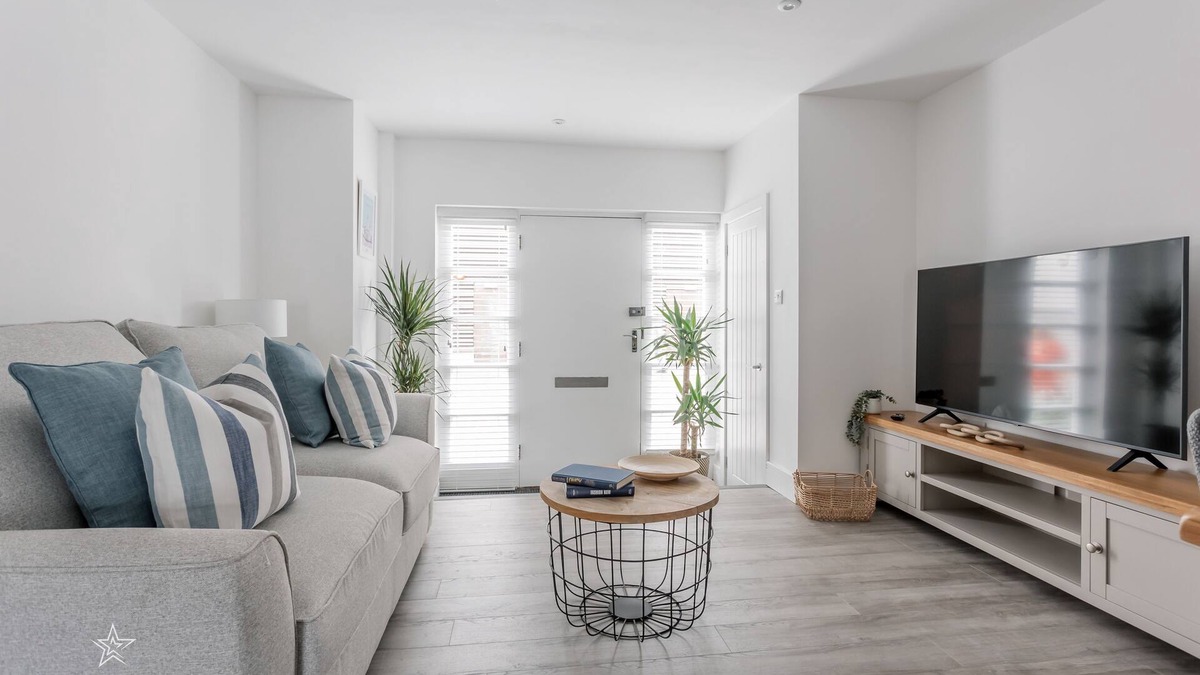Newbury Apartment | StarHost Residences | Brand New 2 Bed Apartment in Newbury Town Centre