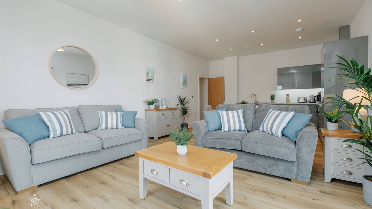 Newbury Apartment | StarHost Residences - Brand New 2-bed Apartment in Central Newbury