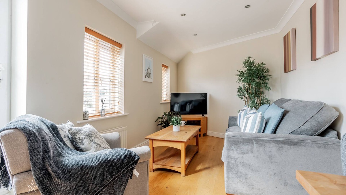 Newbury Apartment | StarHost Residences - Smart 2 bedroom apartment