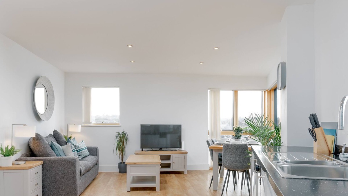 Newbury Apartment | StarHost Residences - Stunning 2 bed apartment in West Mills, Newbury