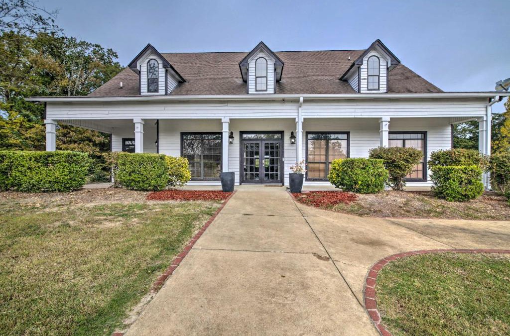 Starkville House | Starkvegas Clubhouse about 2 Mi to MSU Campus!
