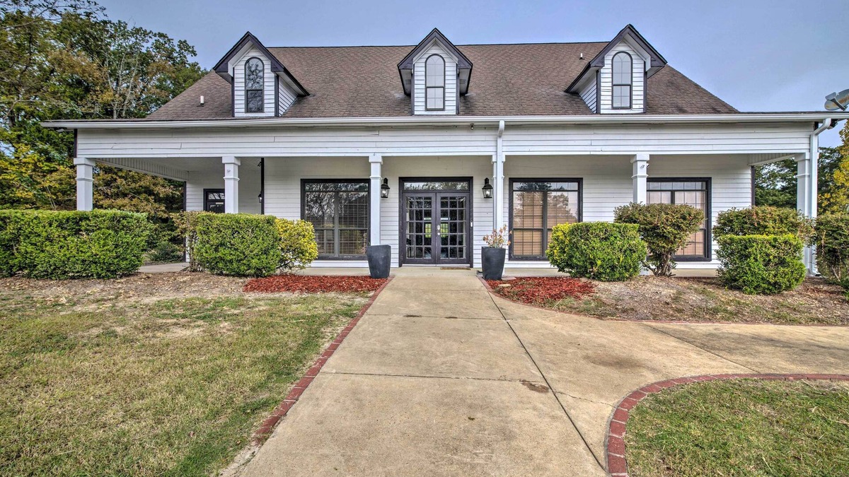 Starkville House | Starkvegas Clubhouse ~ 2 Mi to MSU Campus!