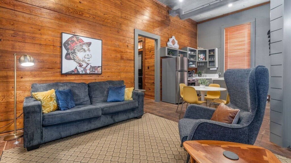 Downtown Apartment | Starlet: Historic Downtown Bryan/King Beds