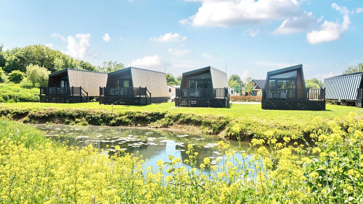 Great Billing Cottage | STARLIGHT SKYLIGHT - BILLING AQUADROME in Billing Aquadrome Holiday Park