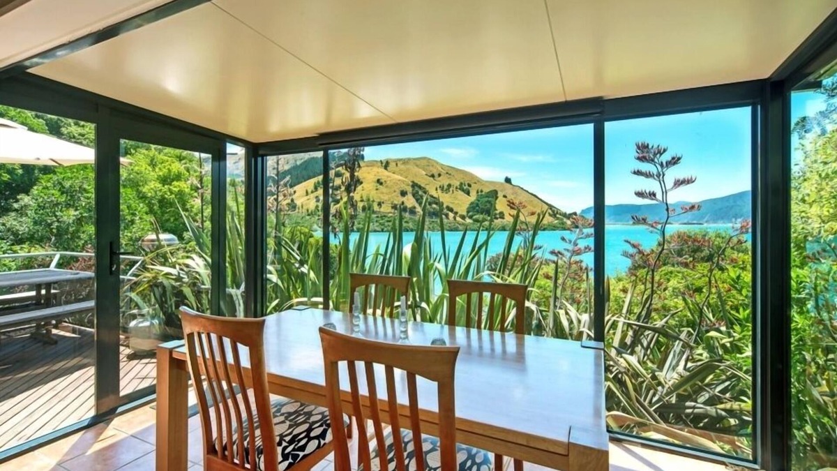 Cable Bay House | Starlight (Te Whānau Mārama) Cable Bay NelsonnSecluded, beach front, sustainable