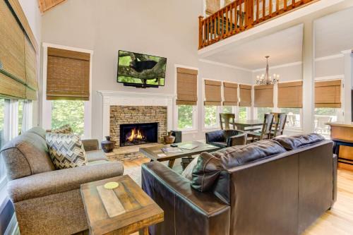 Big Canoe House | Starlit Smores Fireside Sips Restful Vistas Foosball Lakes Trails Golf - Woodland Wonder