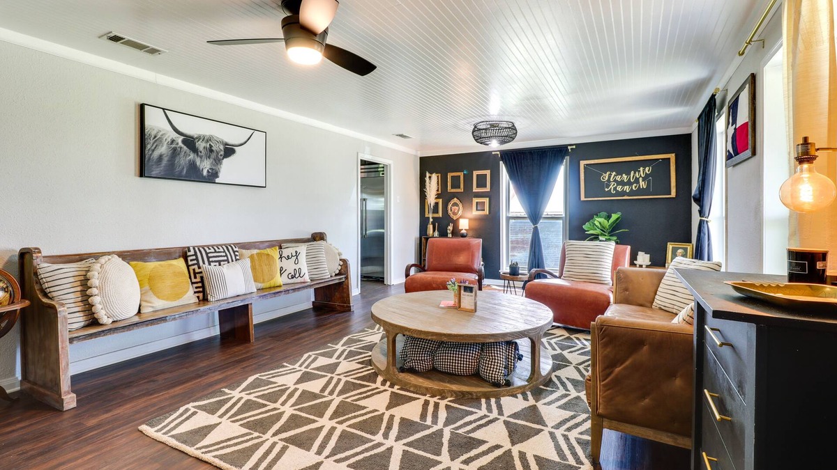 Lorena House | 'Starlite Ranch' 2 Acres w/Views ~ 18 Mi to Waco