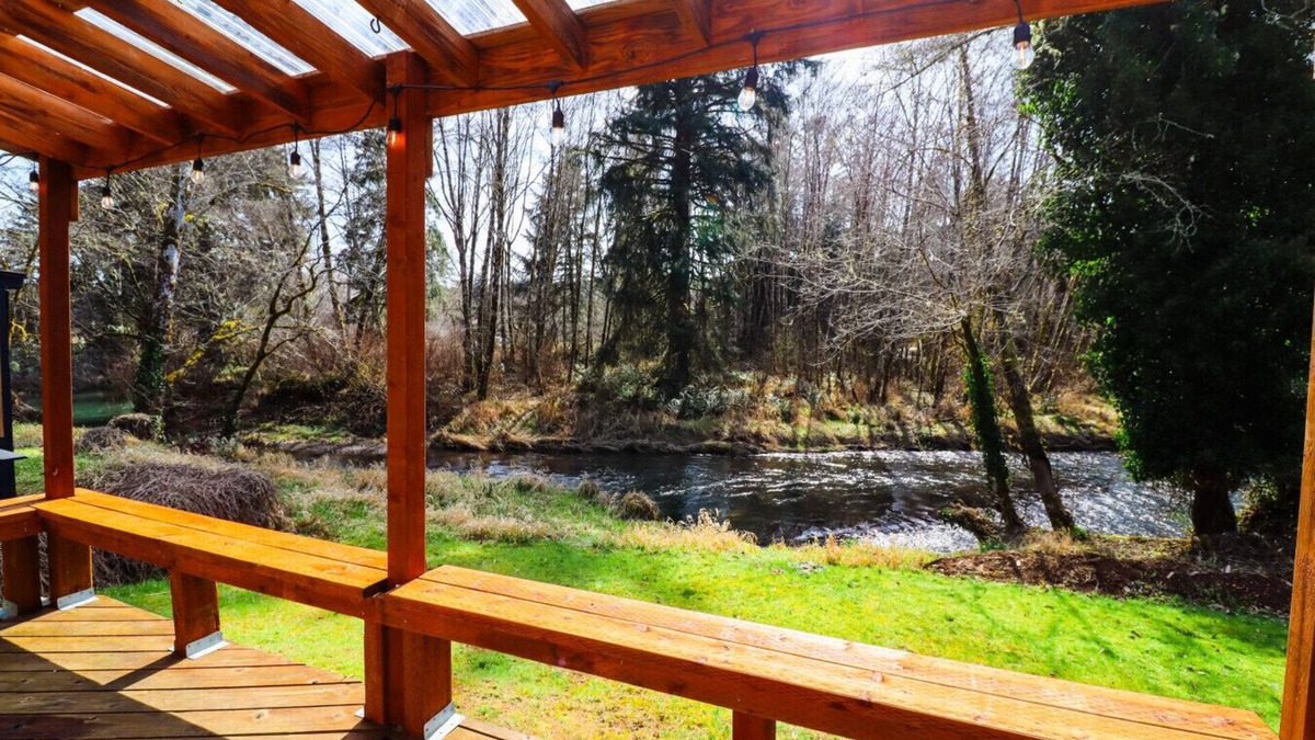 Raymond Cabin | Starry Night Cabin On The River