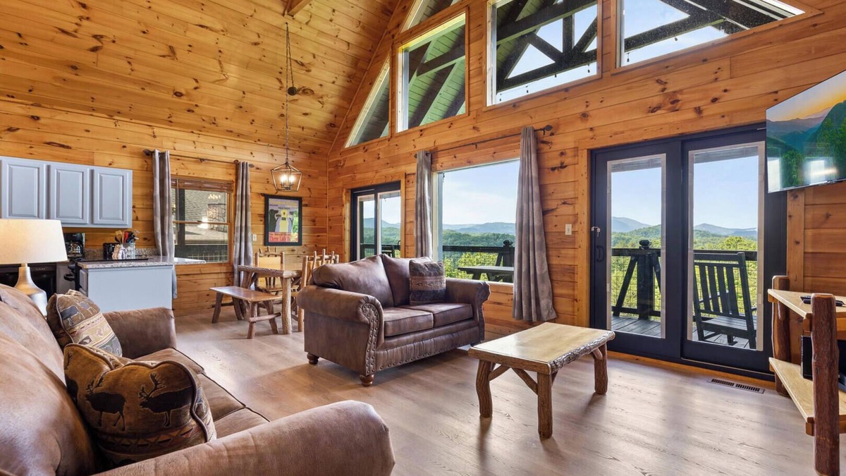 Gatlinburg - Pigeon Forge Resort | Starry Nights is a beautiful three-bedroom cabin located in Mountain View Court.