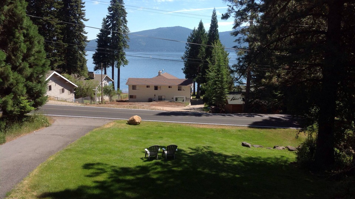 Lake Almanor Country Club House | Starry Nights, wonderful LAKE view home in Country Club