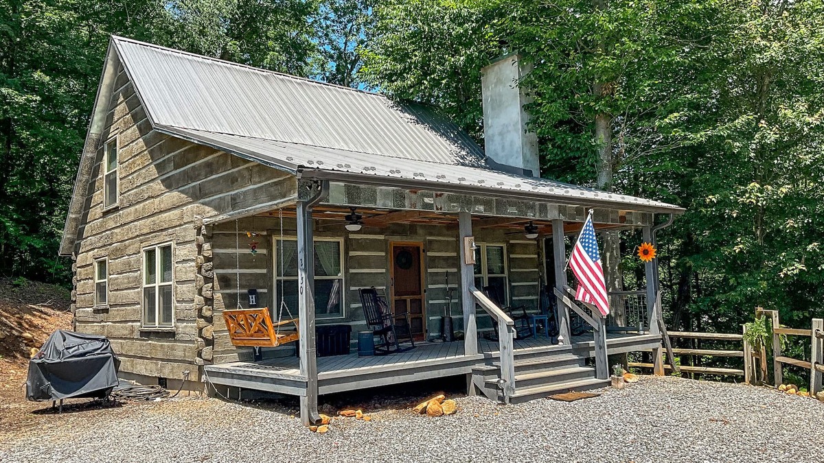 Millers Creek Cabin | Starry Skies + Fire Pit = Your Perfect Sept Escape @ Reddies River Retreat