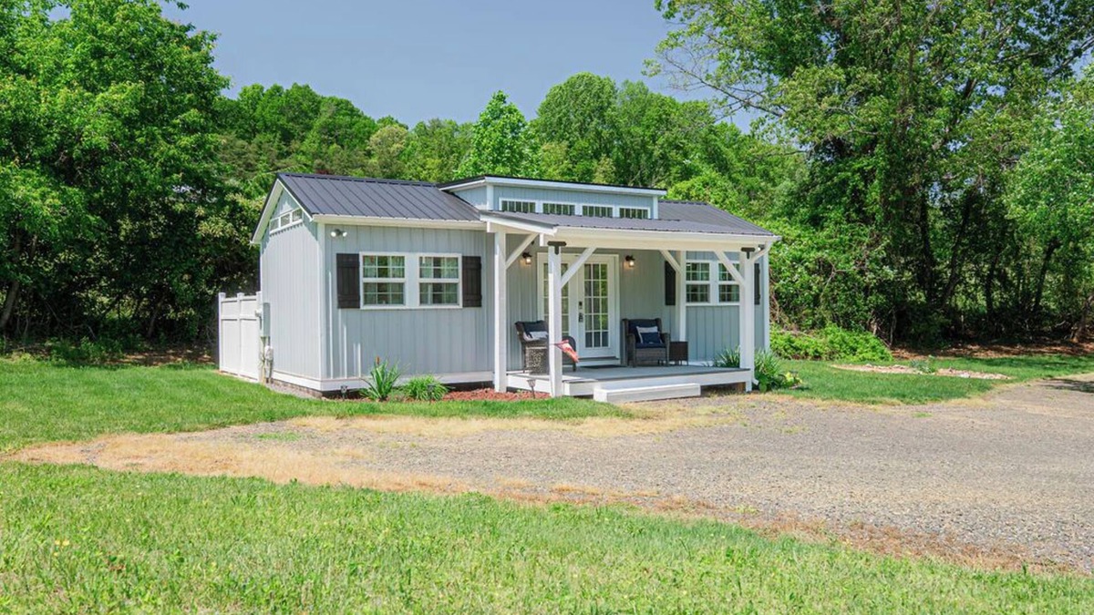 Hillsville Cottage | Starry Snug - A tiny home romantic getaway