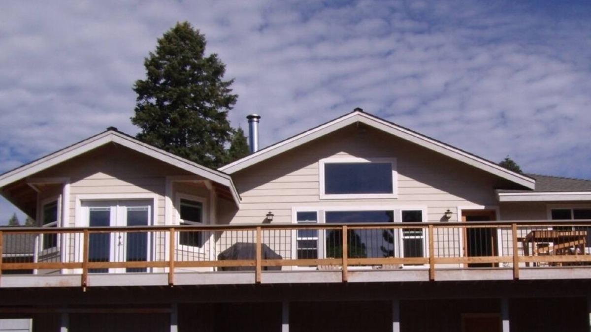 Hamilton Branch House | *STARS AND STRIPES*=Almanor*Chester*Mt.Lassen*