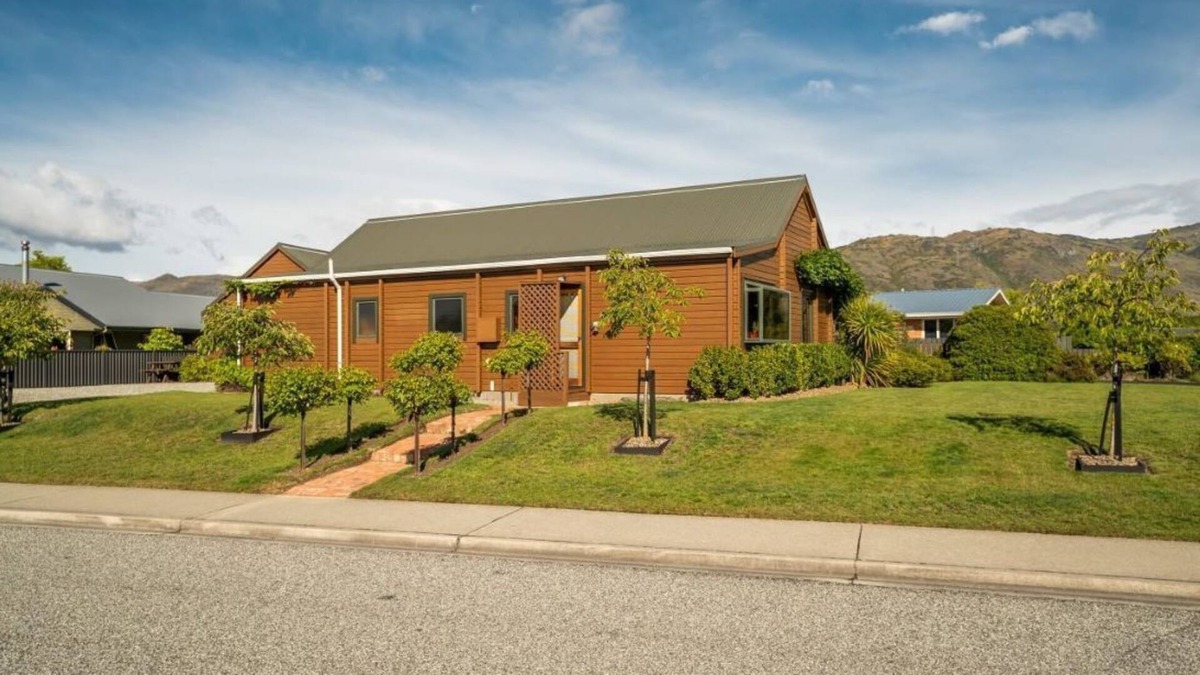 Clyde House | Start of the Otago Central Rail Trail