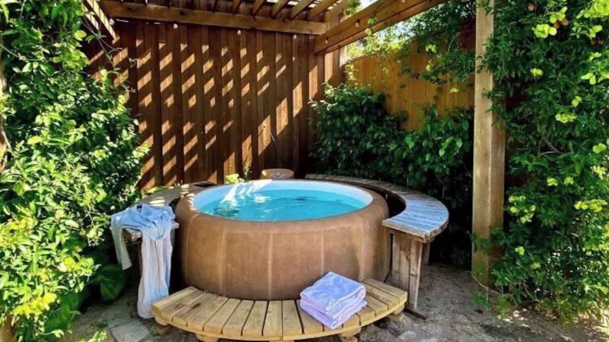 Cat Spring Cabin | StarView Cowboy Cabin~Private Hot Tub for Two & many optional Ranch activities!