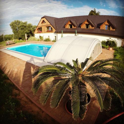 Pilnikov House | Statek pod lípou
