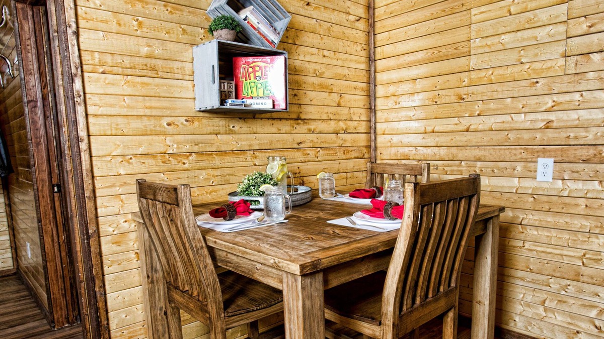 Monument Hotel | Stateline Cabins & RV