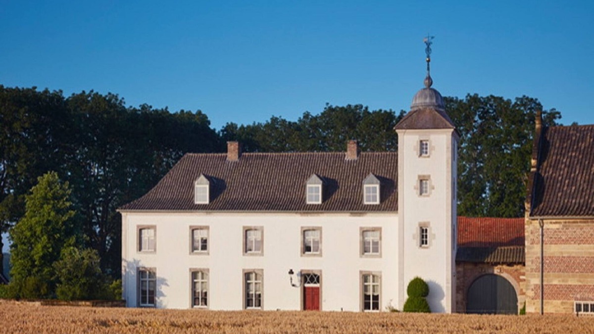 Schimmert House | Stately 16-person manor farm in South Limburg.