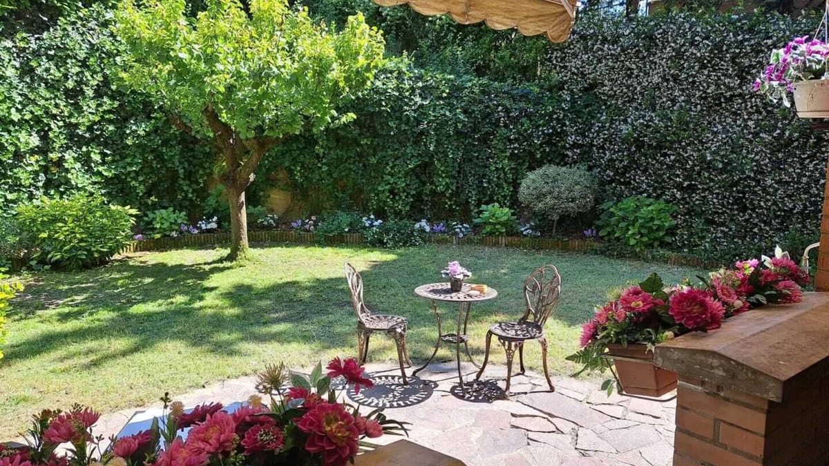 Mercatale Apartment | STATELY APARTMENT, VACATION HOME TRAVEL PAINTINGS, BOLOGNA,