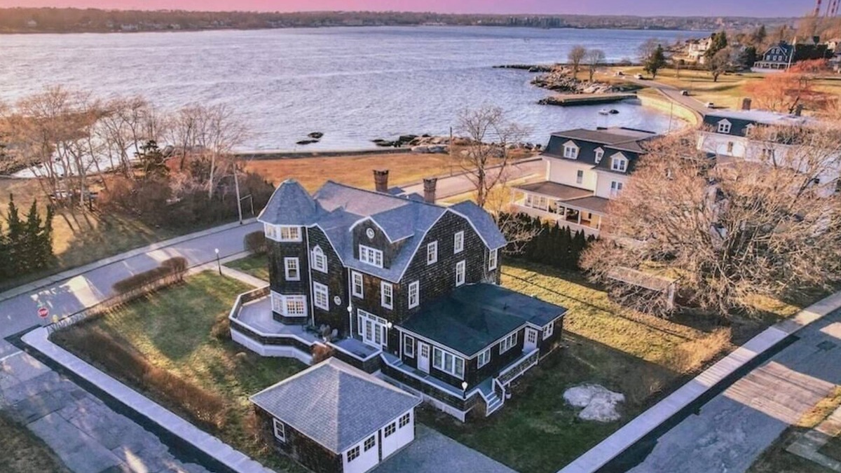 Groton House | Stately Family Home on the Water Near Mystic