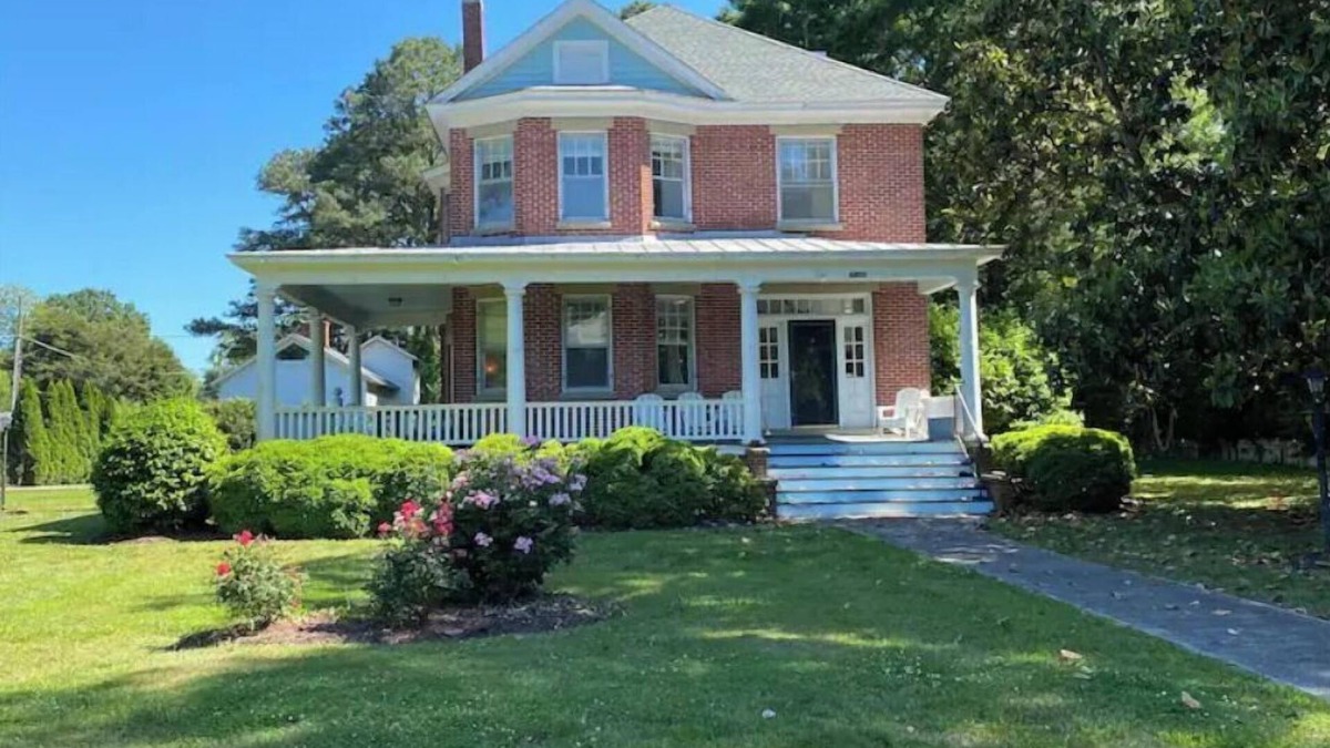 Cheriton House | Stately Mayberry-type home close to Cape Charles