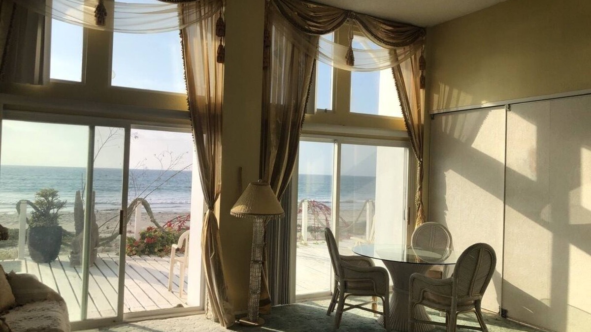 Lengueta Arenosa House | Stately oceanfront villa.