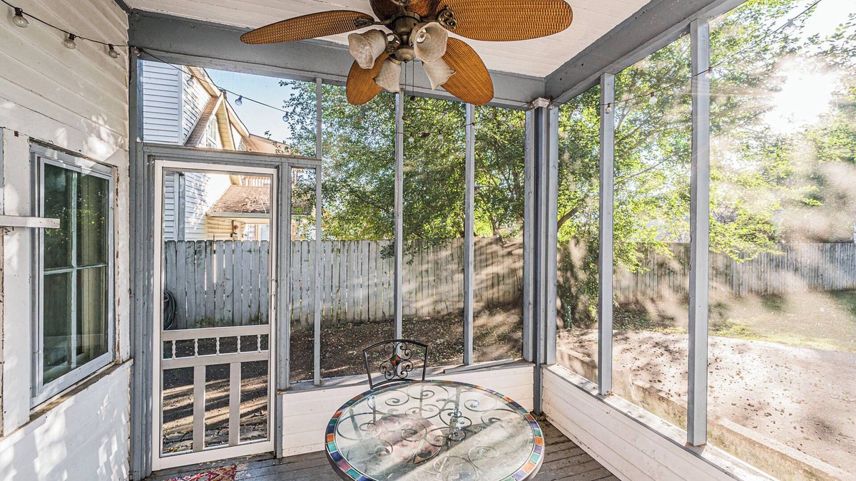 Bowling Green Apartment | Stately State Street Abode 2