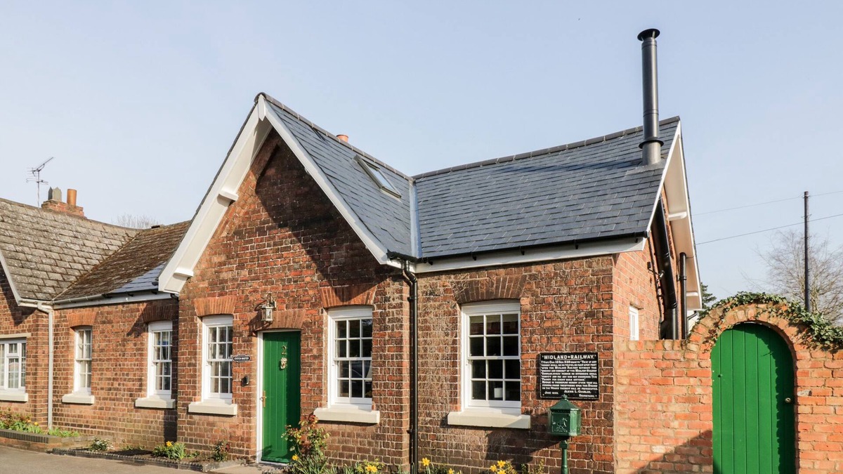 Blakedown Cottage | STATION MASTERS COTTAGE, pet friendly, with open fire in Blakedown