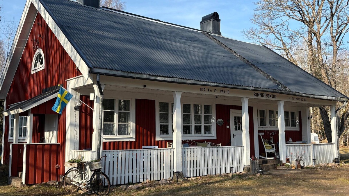 Hogsby Municipality Apartment | Stationskontor - Your vacation apartment in Sinnerskog's old train station