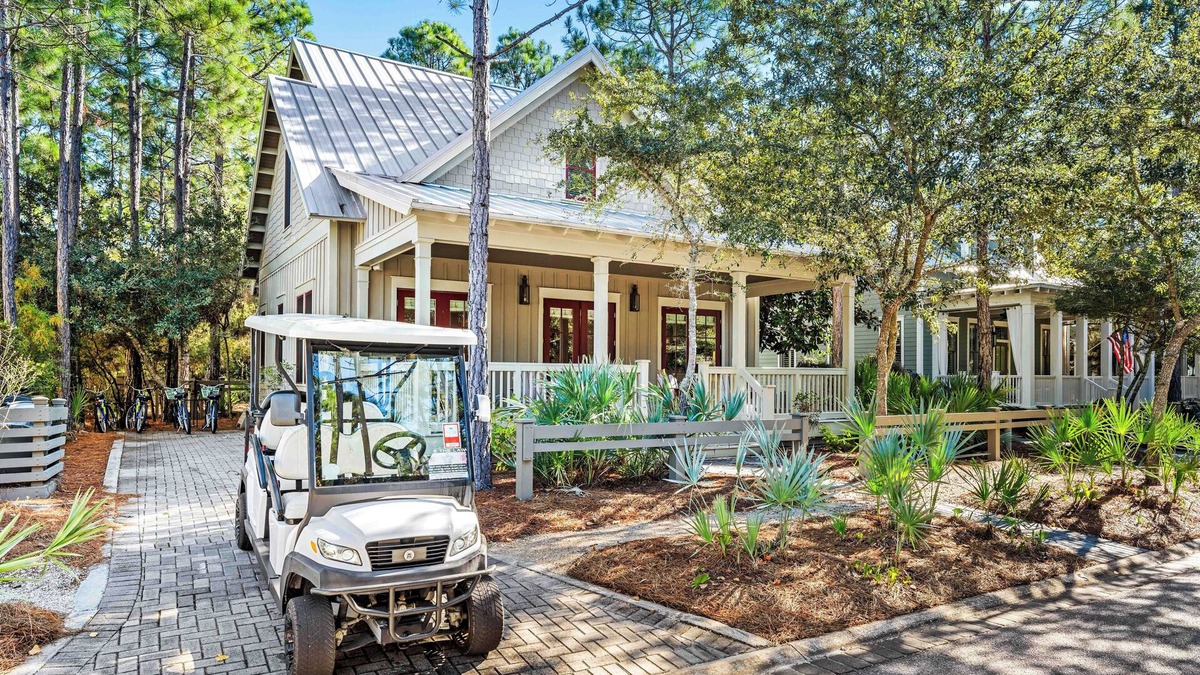 Forest District House | 🍂Stay 3+ Nights, Get 1 Free! 8/15–11/15 | 4BR Pet-Friendly, Golf Cart, Bikes | 30A Getaway!