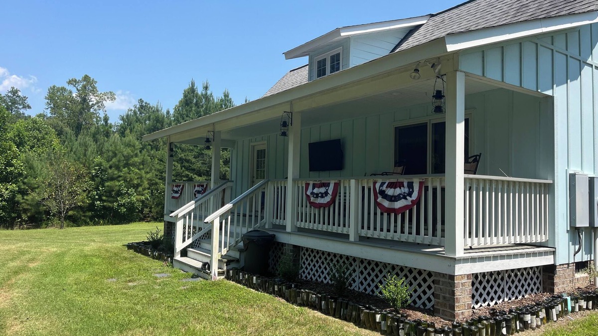 Ruther Glen Cottage | Stay and Play! Country Cottage Getaway with PRIVATE 3 Acre Swimming Pond